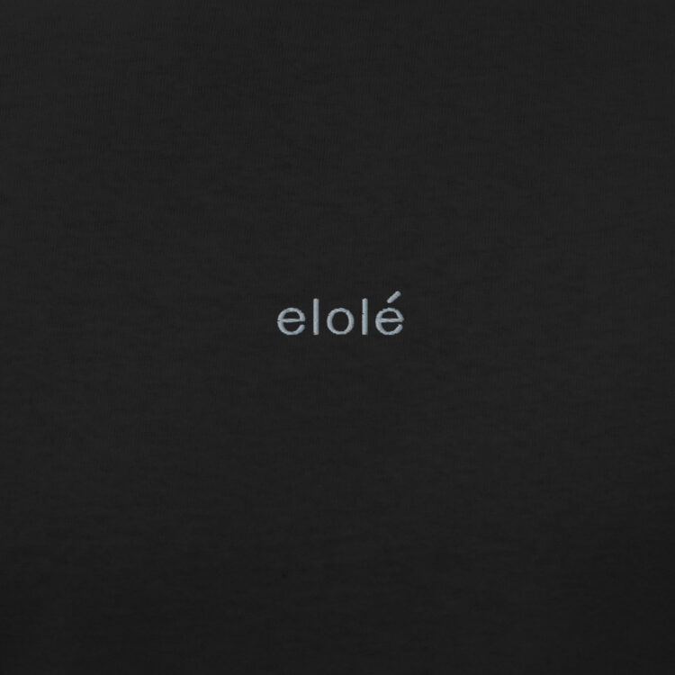 elole-essential-tee-logo-detail-black elole-essential-tee-logo-detail-black